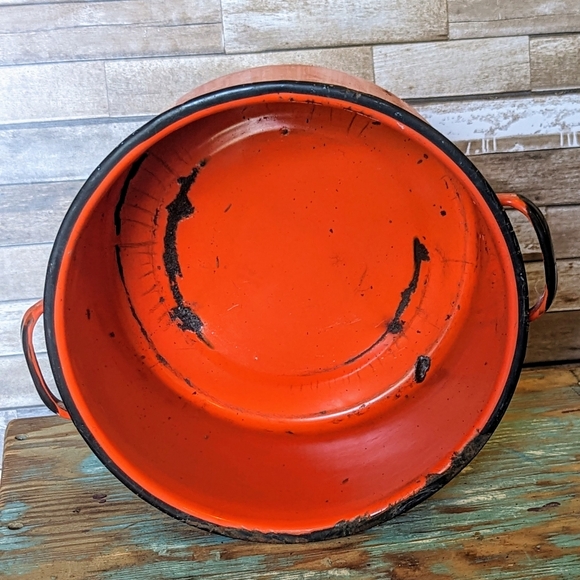 Vintage Tomato Red Enamel 9 1/3" Diameter Pot - Picture 8 of 13